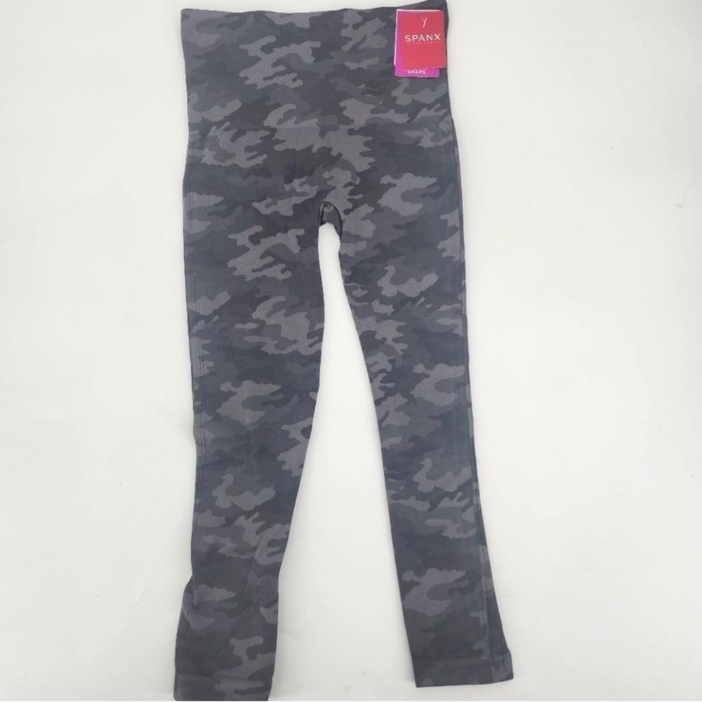 Spanx Look At Me Now Seamless Cropped Leggings Medium NWT